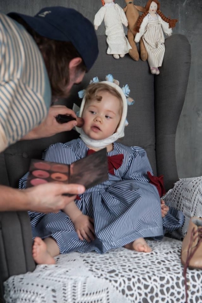 за кадром..... доченька на мейке 