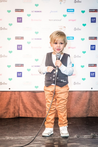 Виталик выступает на Kids fashion shows week 