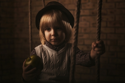 Ну очень серьёзный...